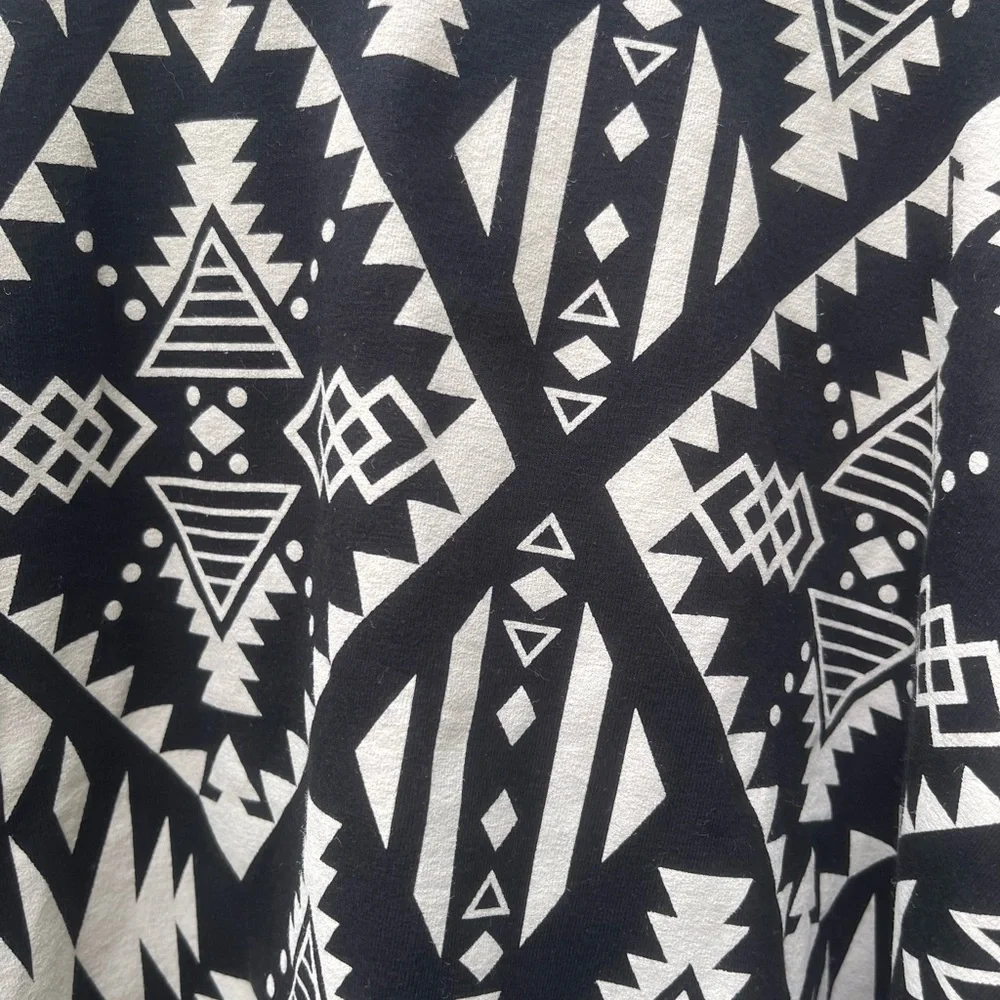 PINK Victoria's Secret Black and Cream Tribal A-Line Skirt Size M